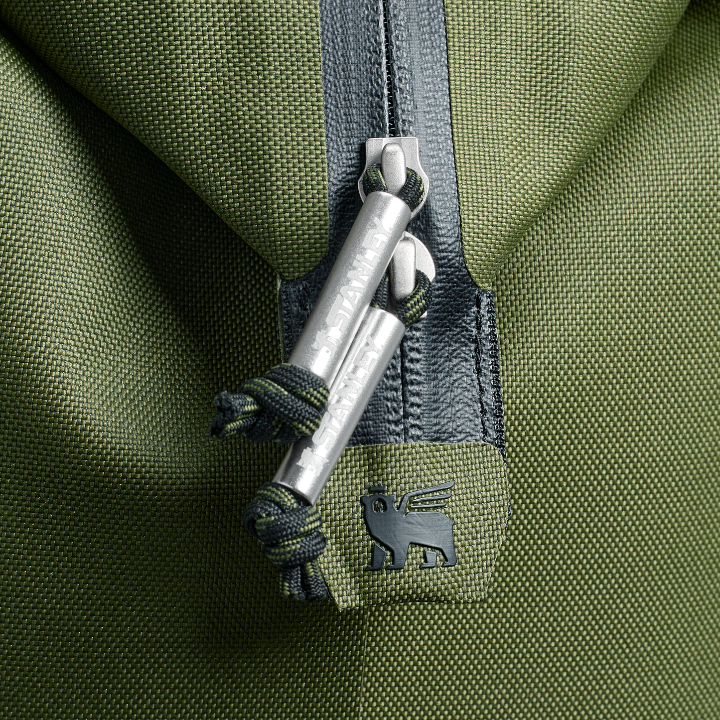 Premium All-Weather The All Day Julienne Mini Cooler D052R - Heavy-Duty Ice-Retention Food & Beverage Carrier Detail