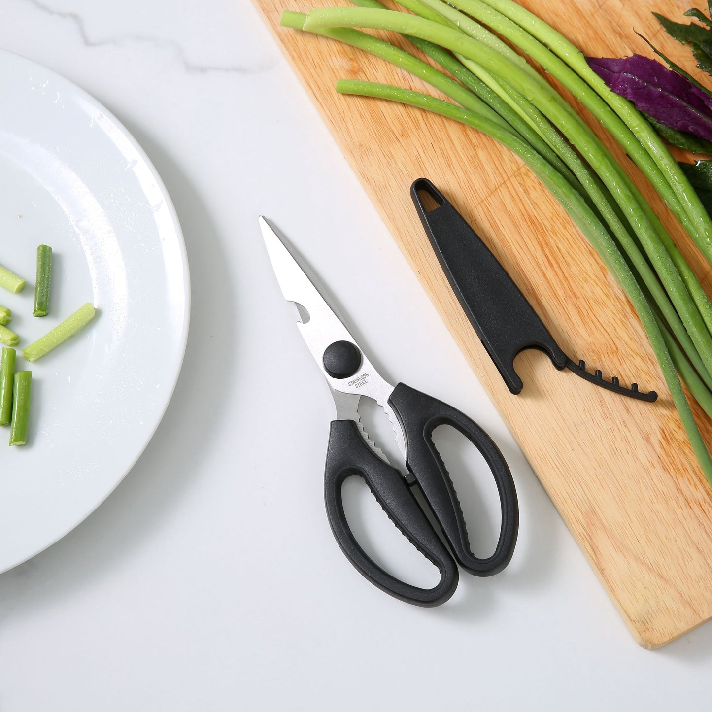 Ergonomic Manual Stainless Steel Multi-Purpose 8.6in Kitchen Shears - Premium Stainless Steel Garlic Presser & Peeler Detail